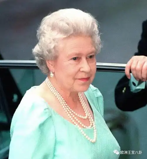 那些年英女王伊丽莎白二世戴过的华丽项链珍珠篇
