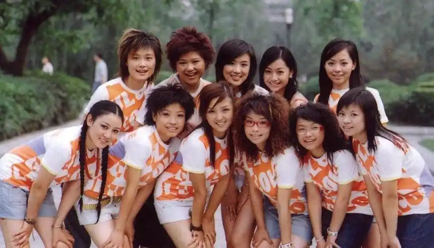 05届超女齐聚《向往的生活》,大合影暴露真实状态,只有她没变