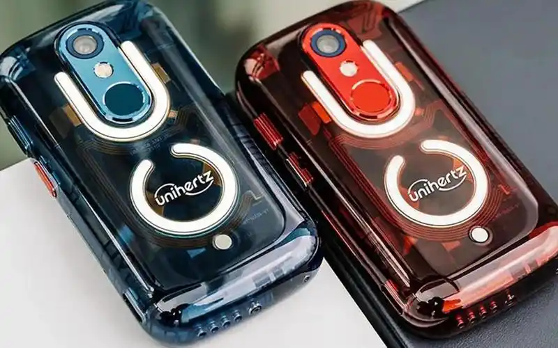 小屏党的福音,全球最小迷你智能手机,两根手指就能握住