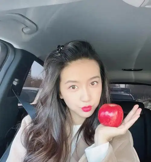 许龄月小花旦素颜照合集:清新靓丽,甜美可爱!