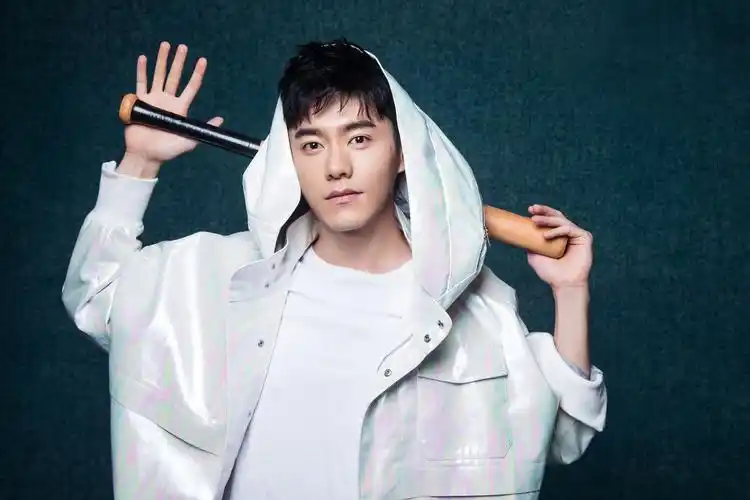 李程彬烈火军校搭档许凯被赞高颜值双子星大片一展双面魅力