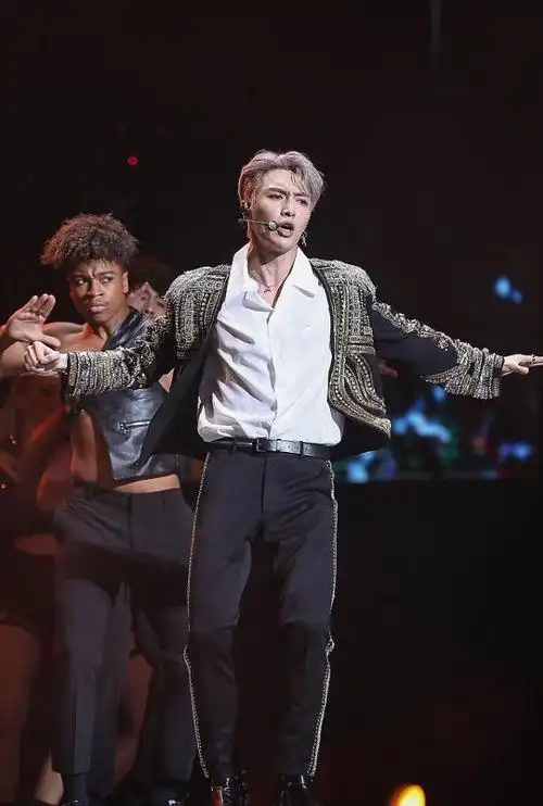 男明星的素颜也不高级张艺兴不化妆的脸蛋看着真挺普通的