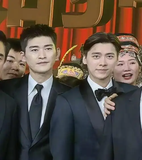 众星舞台生图大合照,李易峰张艺兴颜值抗打,41岁高圆圆惊艳到我