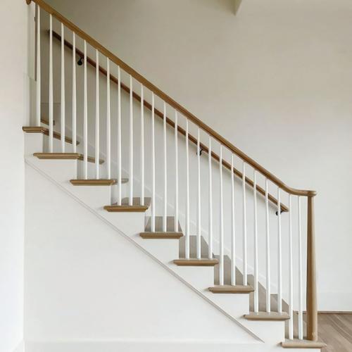 成都实木楼梯护栏定制家用楼梯现代简约风格阁楼别墅整体扶手踏步