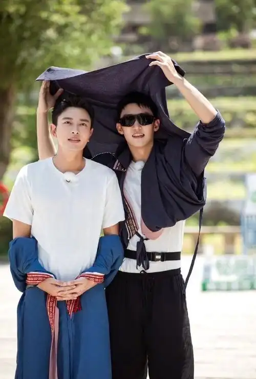 分钟火车坐18小时##贾乃亮黄晓明黄景瑜从炕上躺到了火车##星姐微博