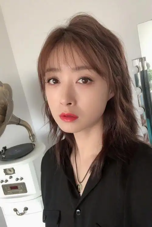 你能用一个什么词形容蒋欣自拍照的美