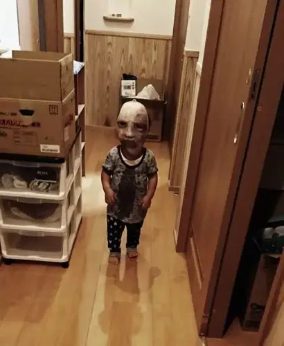 这个换脸有点惊悚 这个孩子是个狠人 ▼ 你这么吓人不怕被打吗 狗洞