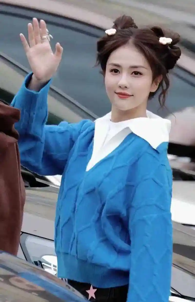 眼缘实在太重要了 看看李一桐和白鹿虽然长得很像,但就是看着白鹿会更