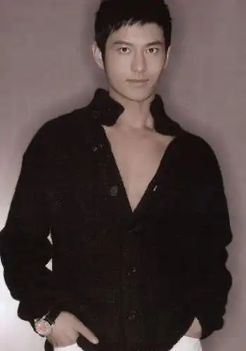 黄晓明演技是有的,只是因为年轻气盛又突然红起来经常被人夸, 继而