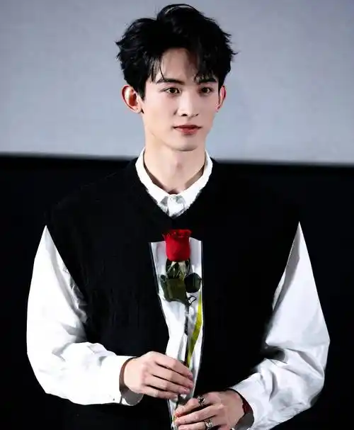 《一念关山》常华森:是学霸也是校草,因选秀出圈,26