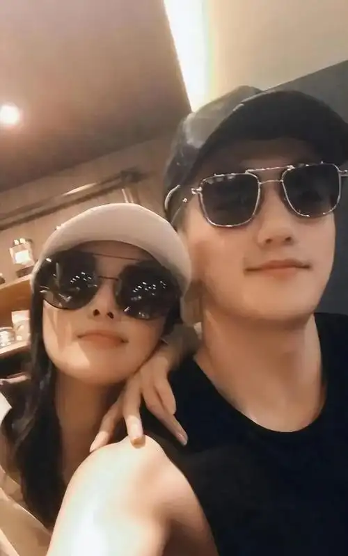 张馨予37岁生日回广东与家人同庆网友偶遇夫妇二人超低调