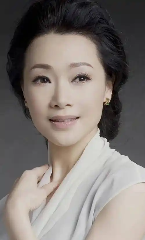 歌唱家吕薇:与男友分手后和妈妈抱头痛哭,51岁终获幸福_吕继宏_女儿