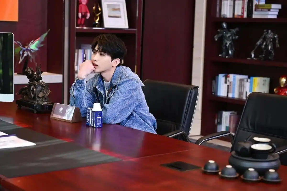 蔡徐坤奔跑吧最新壁纸送上活力四射的蔡小葵又来了