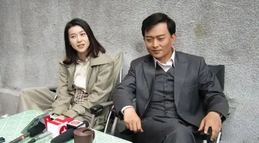 甄锡又拍摄了《杀狼花》这部剧,她在剧中扮演的是职业杀手"陈春雪"一