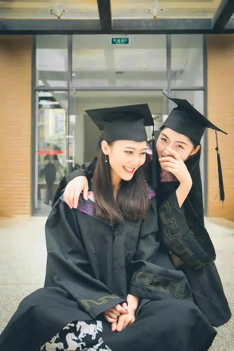 记录青春 大学生拍创意毕业照