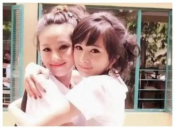 杨幂为刘诗诗庆生曝姐妹情深唐嫣杨颖渐行渐远