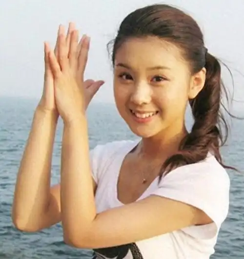 9月13日晚上,内地演员李小萌上线更新动态,po文称"有幸被爱,生日快乐