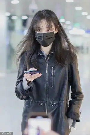 艺人郑爽和张恒爆出离婚官司,在美国找代理孕母和不签2个孩子的回国