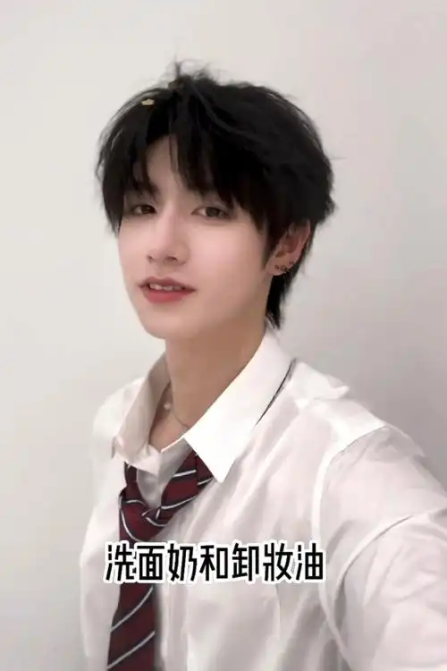 老天啊,卸妆前和卸妆后,我刷妆教看到这种素颜美女教学会直接划过,用