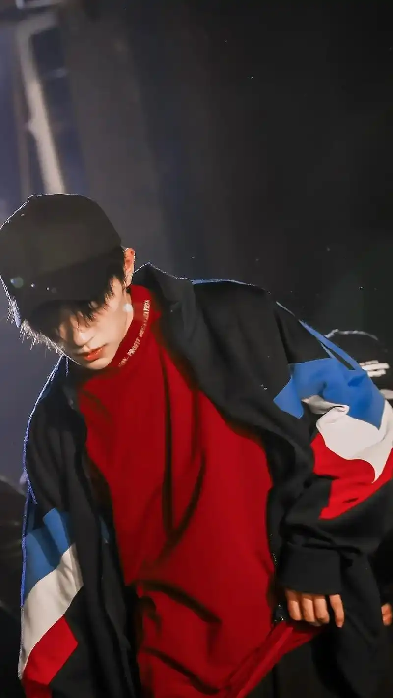 易烊千玺壁纸:好看到炸裂啊!这是什么神仙颜值!太美了_手机搜狐网