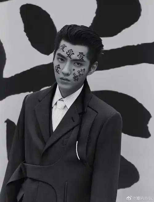 吴亦凡登《dazed》英国母刊2020秋冬刊封面《dazed》是全球十大杂志