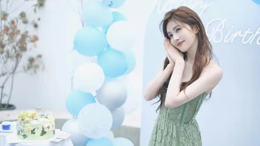 甜美微笑 双手合十 小清新美女 壁纸高清大图预览1920x1080_美女壁纸