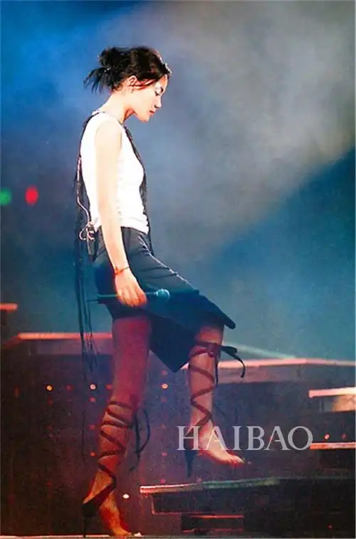 王菲历年演唱会经典造型回顾:为什么说她引领着几十年的舞台潮流