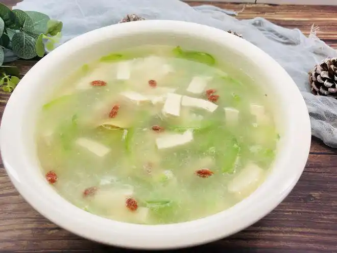 丝瓜豆腐枸杞汤