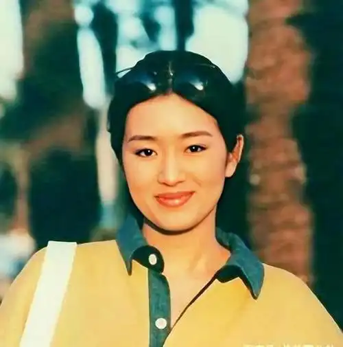 自巩俐在大二时出演张艺谋电影《红高粱》女主角九儿以来,便在海内外