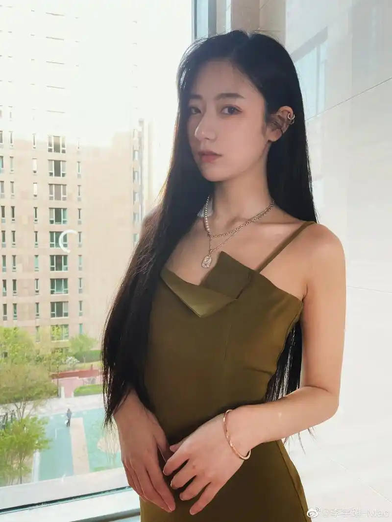 网红美女李宇琪迷人美照欣赏真好看