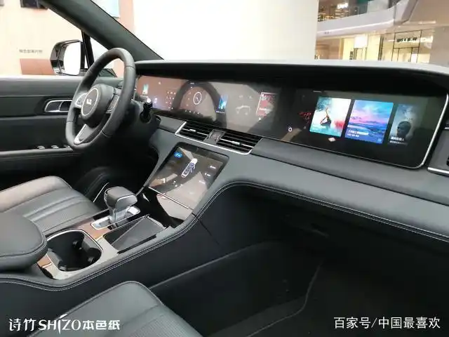 理想one汽车广州体验店实拍 前排多达4个屏幕