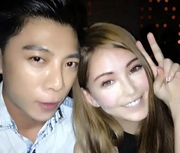 回顾昆凌嫁大14岁歌手周杰伦婚后连生三胎今一家五口其乐融融