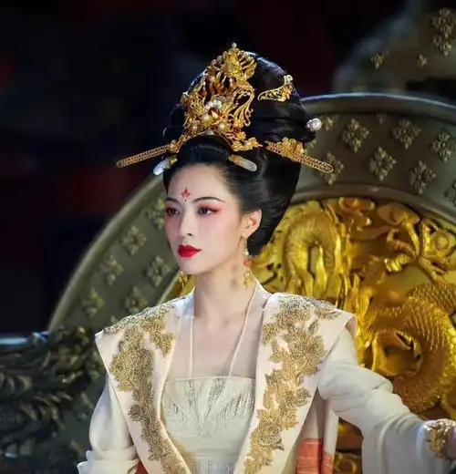 瘦得和排骨一样,却硬演丰腴美人"武则天",是谁的审美出了问题|殷桃