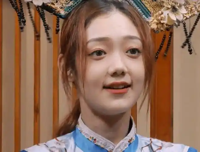 原创硬糖少女集体穿清宫装陈卓璇最古典风范希林是认真的吗