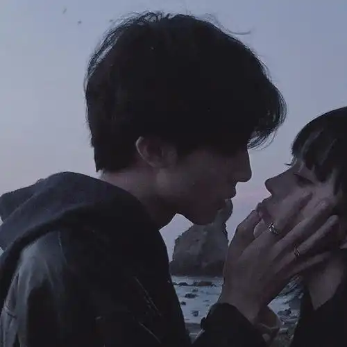 有没有高清无水印的真人情侣头像要那种文艺唯美风格的