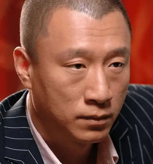 孙红雷,出道至今很少有演过好人,基本上都是出演一些"黑帮老大",因为