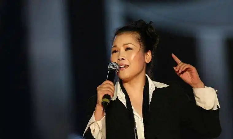 56岁田震暴瘦认不出?曾因奖项与那英"撕破脸",当红却因病隐退