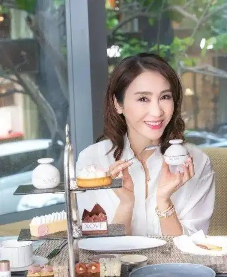 古惑仔「小结巴」近况曝光!49岁黎姿近况美晕全网