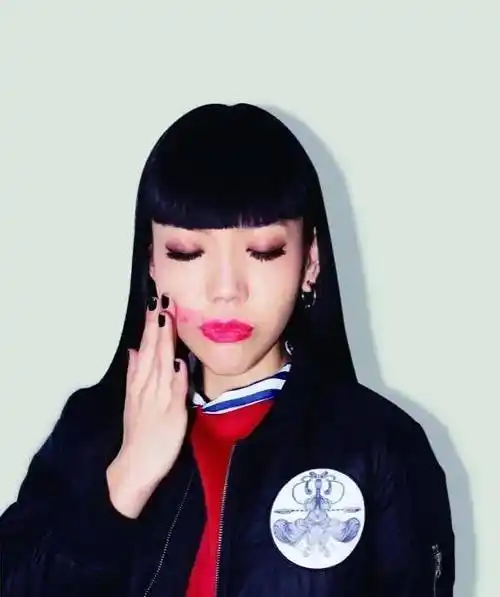 吴莫愁,地铁站里吓哭小孩的造型除了她找不出第二人_感觉_画风_刘海