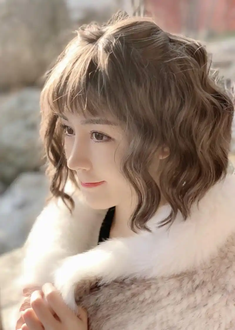 汤晶媚情人节精分上线 引网友追问女明星逆生长的秘密