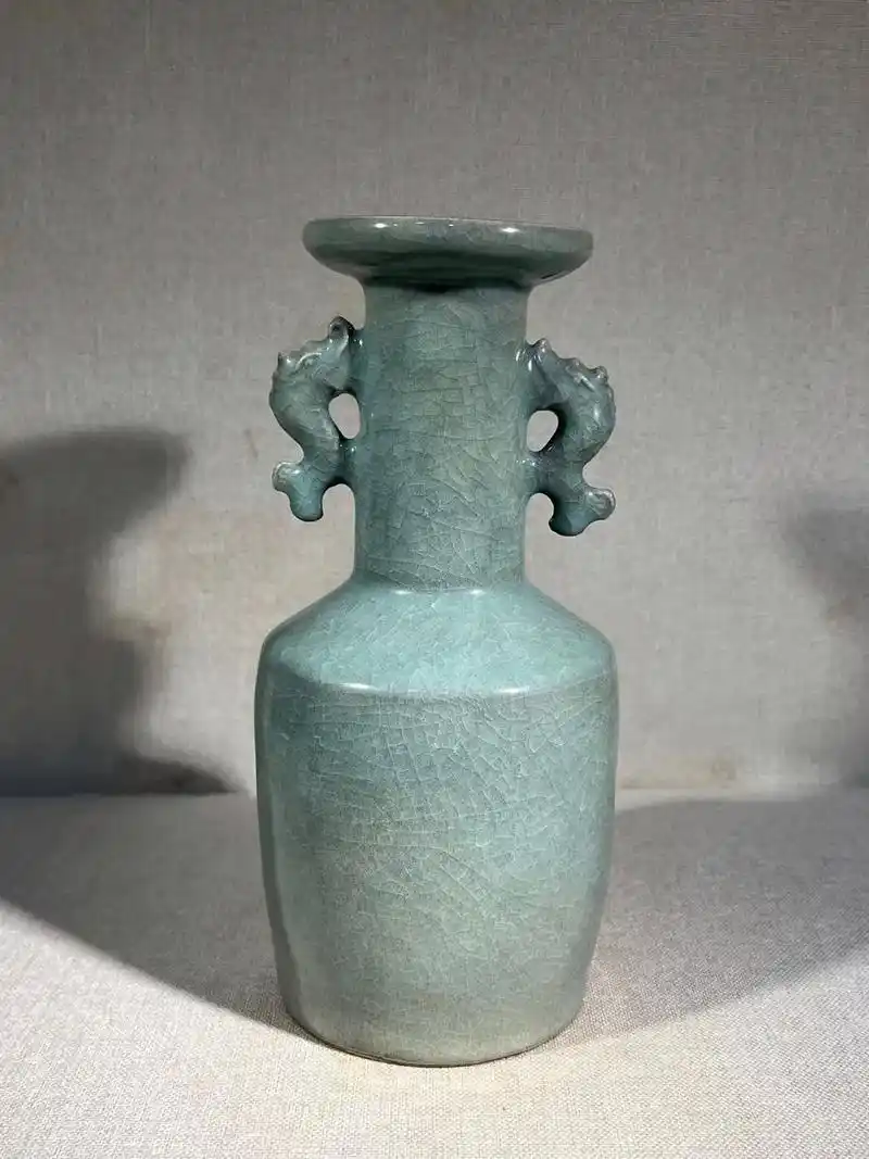 南宋-龙泉官窑青釉鱼耳瓶#古玩#瓷器#收藏 - 抖音