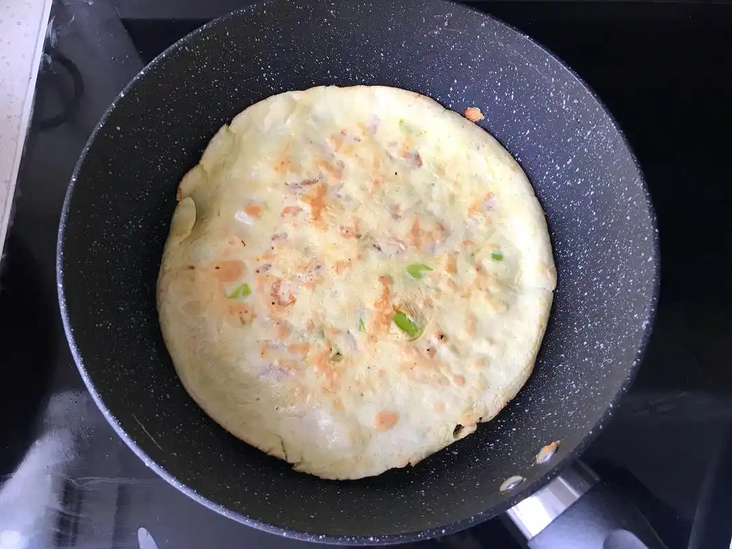 10,金黄诱人的虾仁鸡蛋饼,一出锅就被抢了.