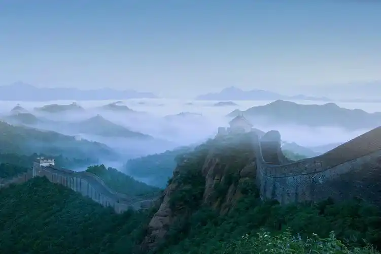 凝聚了千万英雄志士的血肉博出万里山河一轮红太阳太阳照