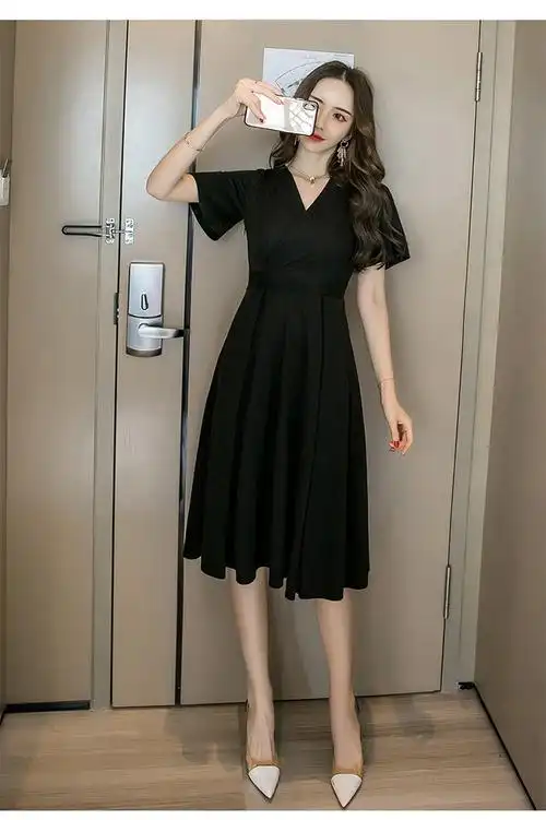 黑色连衣裙2020新款女装夏装赫本风小黑裙中长款气质v领收腰裙子