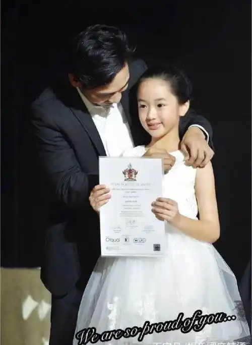 吴尊8岁女儿neinei近照曝光疑撞脸林依晨形象甜美气质出众_爸爸