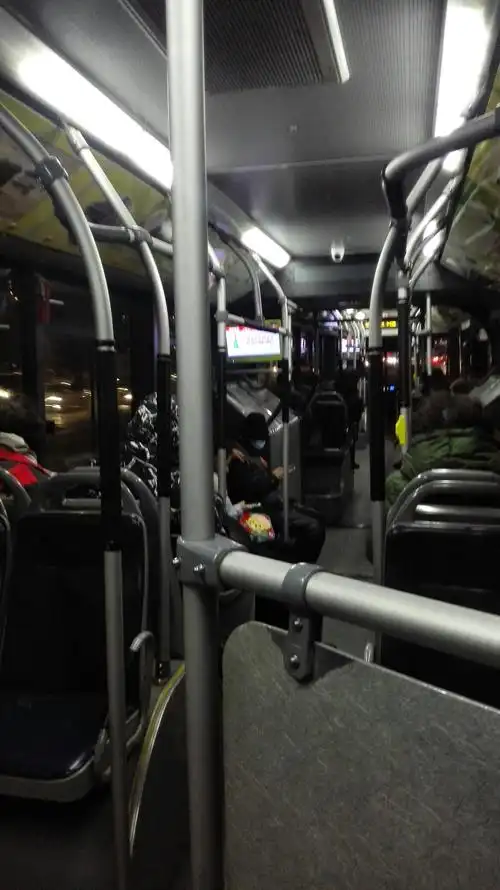 公交车上