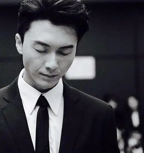 王浩信王浩信(原名:王昊),前值1983年7月7日出生于中国香港,毕业于