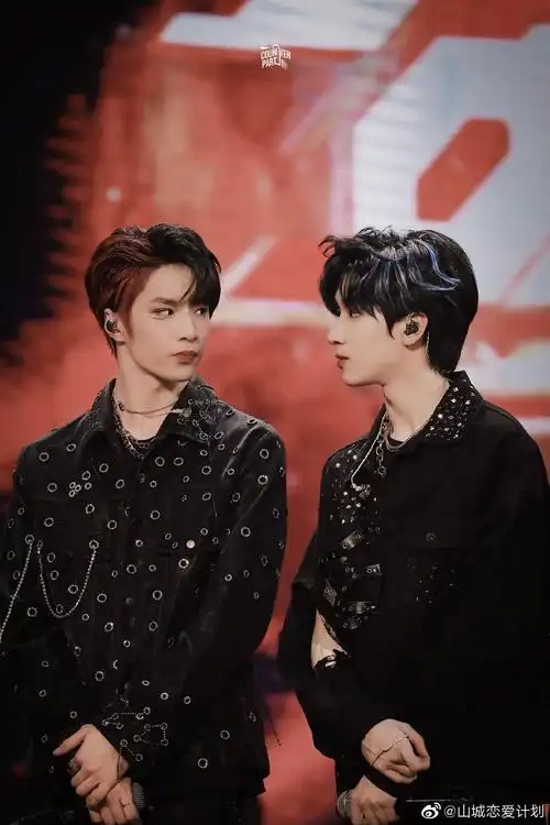 想要文严文刘耀文严浩翔滴合照