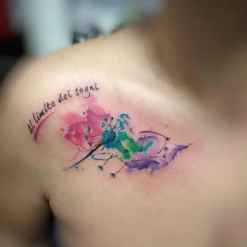 时先生胸前水彩蒲公英英文字纹身图案