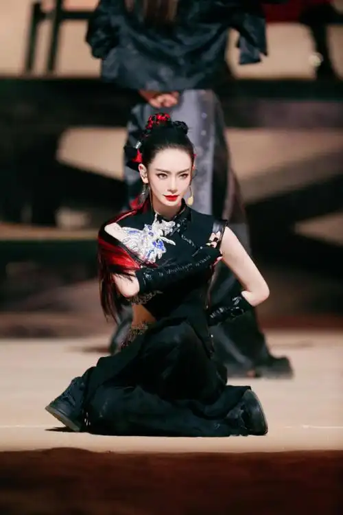 戚薇执扇好a##戚薇黑衣旗袍好a